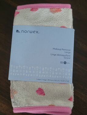 Norwex Cream Makeup Remover Cloth with Pink Hearts - Large